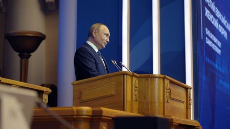 Путин назвал традиционные семейные ценности важнейшей нравственной опорой - «Новости»