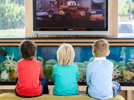 Ребенок, гаджет, телевизор: что происходит с детьми и подростками перед экраном - « Как воспитывать ребенка»