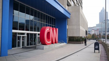 CNN уволил сотрудника за помощь экс-губернатору Нью-Йорка - «Новости»