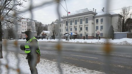 NYT: Россия начала эвакуацию семей дипломатов из Украины - «Новости»