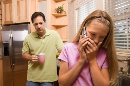 Как отцу реагировать на поклонников дочери-подростка? - « Как воспитывать ребенка»