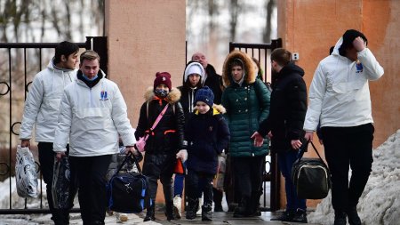 Сотрудники СК посетили беженцев из ДНР и ЛНР в Подмосковье - «Новости»