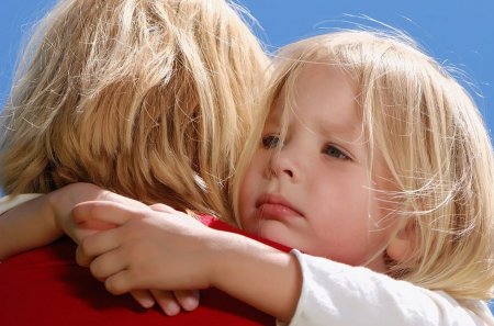 У ребенка нет эмоциональной привязанности к родным - « Как воспитывать ребенка»