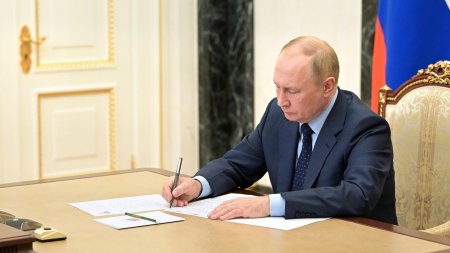 Путин подписал указ об учреждении звания "Мать-героиня" - «Новости»