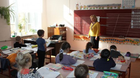 Бурятия помогла ДНР с приобретением учебников и компьютеров для школ - «Новости»