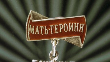 Петербурженка получила награду "Мать-героиня" - «Новости»