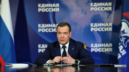 Медведев: никакая конституция в семье не нужна - «Новости»