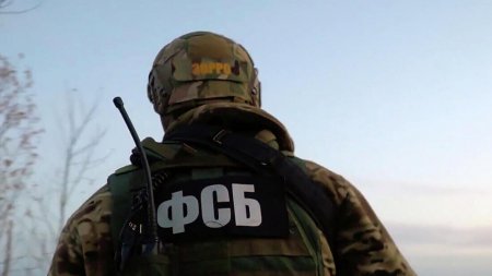 Камеры засняли человека, прикрепившего бомбу к машине замректора вуза в ЛНР - «Новости»