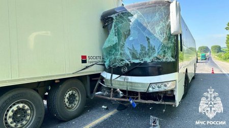 В Кузбассе число пострадавших в ДТП с автобусом и грузовиком выросло до 17 - «Новости»